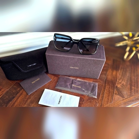 Brand New Tom Ford Solange - 02 TF 1089 Sunglasses - Picture 1 of 6